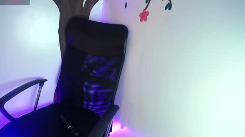 Sasha Brattz online show from December 22, 1:33 pm