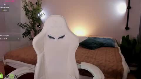 Snapshot of sasha_misss chatting on June 14, 9:33 am Sasha online show from June 14, 9:33 am