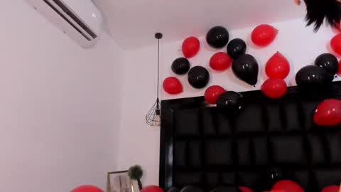 Snapshot of sasha_yaklove666 chatting on February 14, 9:24 am Sasha online show from February 14, 9:24 am