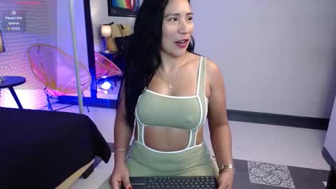 Snapshot of sashaavixen chatting on October 28, 11:47 am Sasha online show from October 28, 11:47 am