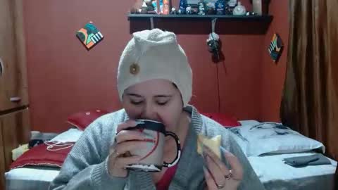 Snapshot of sasharosee2 chatting on January 19, 12:09 pm S A S H A R O S E online show from January 19, 12:09 pm