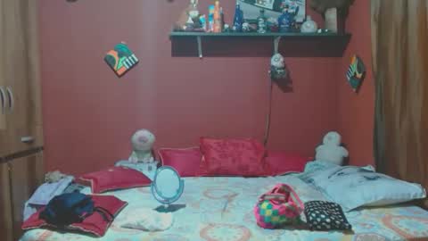 Snapshot of sasharosee2 chatting on February 11, 12:10 pm S A S H A R O S E online show from February 11, 12:10 pm