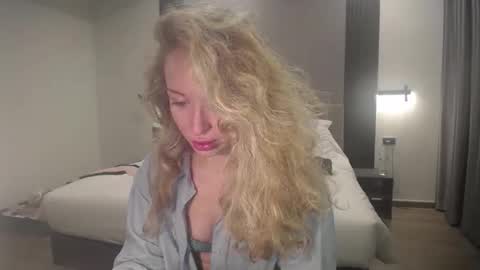 Snapshot of sashasweetsasha chatting on March 4, 4:40 am Sasha online show from March 4, 4:40 am