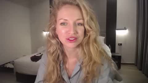 Snapshot of sashasweetsasha chatting on March 6, 5:42 pm Sasha online show from March 6, 5:42 pm