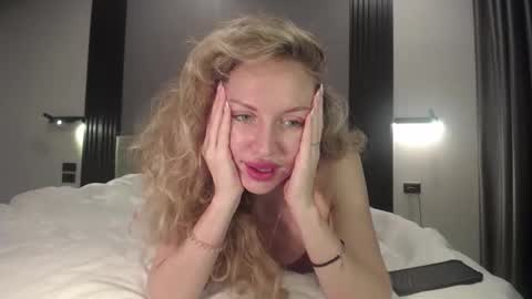 Snapshot of sashasweetsasha chatting on March 7, 5:48 am Sasha online show from March 7, 5:48 am