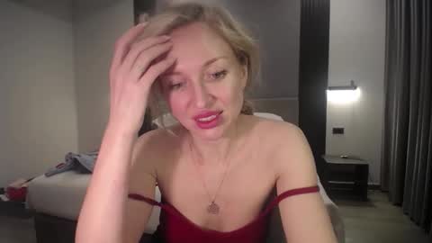 Snapshot of sashasweetsasha chatting on March 9, 1:15 pm Sasha online show from March 9, 1:15 pm