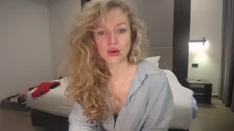 Snapshot of sashasweetsasha chatting on March 11, 5:02 am Sasha online show from March 11, 5:02 am