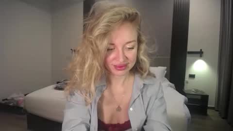 Snapshot of sashasweetsasha chatting on March 14, 5:35 am Sasha online show from March 14, 5:35 am