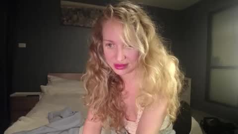 Snapshot of sashasweetsasha chatting on March 18, 5:05 pm Sasha online show from March 18, 5:05 pm