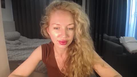 Snapshot of sashasweetsasha chatting on April 6, 3:48 am Sasha online show from April 6, 3:48 am