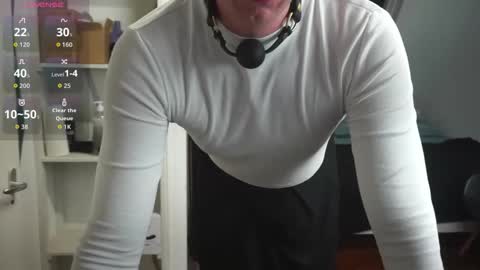 Snapshot of sashkasuka chatting on April 7, 6:52 pm sashkasuka online show from April 7, 6:52 pm