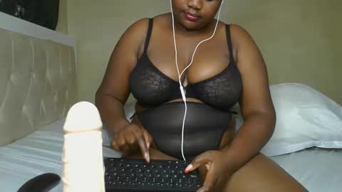 sassie_bee online show from January 16, 1:58 am