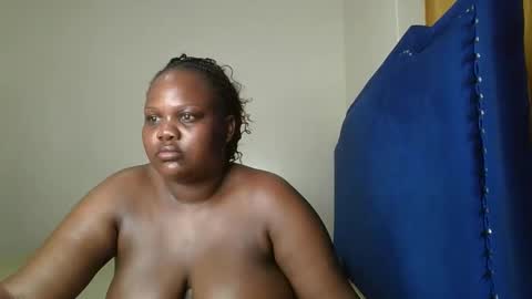 sassie_bee online show from September 18, 5:15 pm