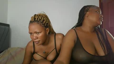 sassie_bee online show from October 26, 1:22 am