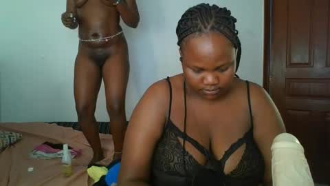 sassie_bee online show from October 30, 1:12 pm