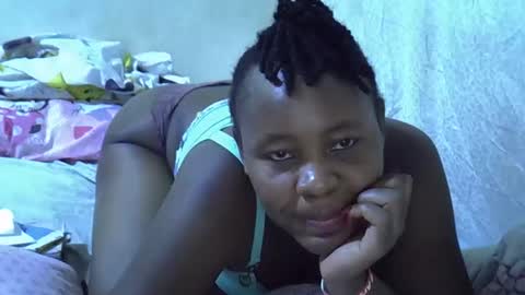 Snapshot of sassy_bella chatting on February 7, 4:05 am sassy_bella online show from February 7, 4:05 am