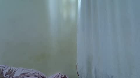 Snapshot of sassy_bella chatting on April 6, 10:38 am sassy_bella online show from April 6, 10:38 am