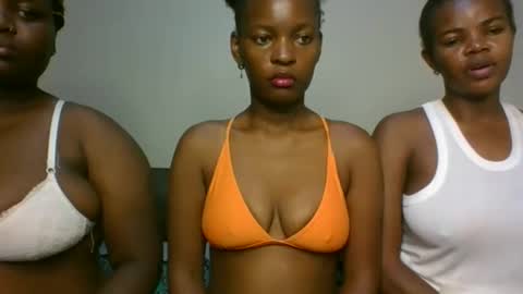 sassybrown25 online show from December 17, 10:32 am