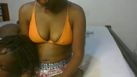 sassybrown25 online show from January 15, 11:15 am