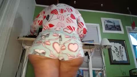 Snapshot of sassylatin45 chatting on March 9, 12:14 am sassylatin45 online show from March 9, 12:14 am