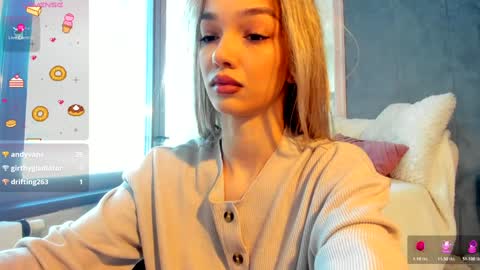 Snapshot of sassyt33n chatting on February 3, 9:03 am sassyt33n online show from February 3, 9:03 am