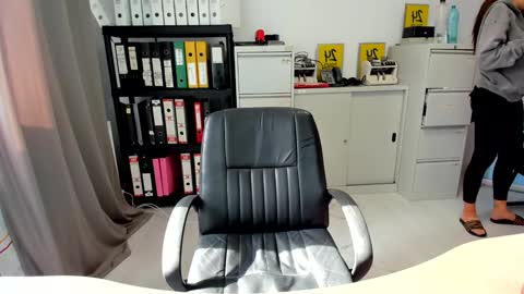 sassytiff online show from October 14, 10:27 am