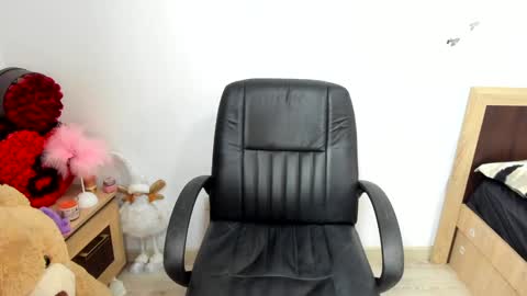 sassytiff online show from March 19, 12:20 pm