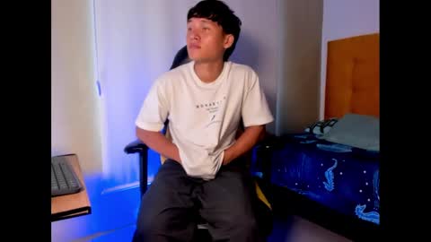 Snapshot of sasuke_uchiha12 chatting on February 3, 7:52 pm Evans Williams online show from February 3, 7:52 pm