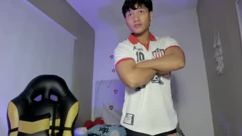 Snapshot of sasuke_uchiha12 chatting on February 16, 10:21 pm Evans Williams online show from February 16, 10:21 pm