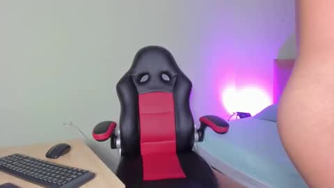 Snapshot of sasuke_uchiha12 chatting on February 19, 12:35 am Evans Williams online show from February 19, 12:35 am