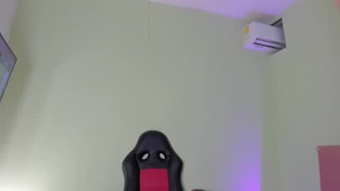 Snapshot of sasuke_uchiha12 chatting on February 20, 8:14 pm Evans Williams online show from February 20, 8:14 pm