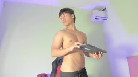 Snapshot of sasuke_uchiha12 chatting on March 10, 8:37 am Evans Williams online show from March 10, 8:37 am