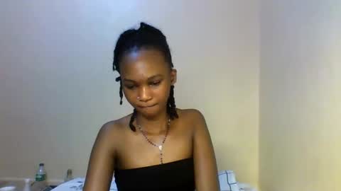 Snapshot of sasy_tina chatting on February 8, 12:41 pm Tina online show from February 8, 12:41 pm
