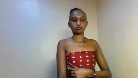 Snapshot of sasy_tina chatting on February 18, 9:44 pm Tina online show from February 18, 9:44 pm