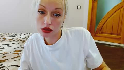 Snapshot of satinqueen90 chatting on September 10, 11:10 am Satinqueen90 online show from September 10, 11:10 am