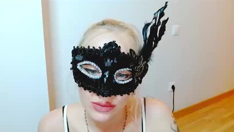 Snapshot of satinqueen90 chatting on October 13, 6:13 am Satinqueen90 online show from October 13, 6:13 am
