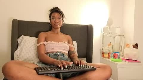 saturno_vibes online show from June 3, 2:33 pm