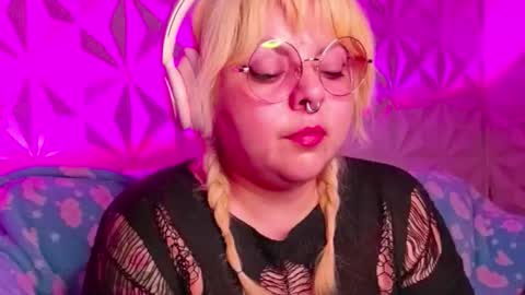 Gina George online show from October 18, 12:13 am