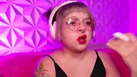 Gina George online show from November 3, 11:48 pm