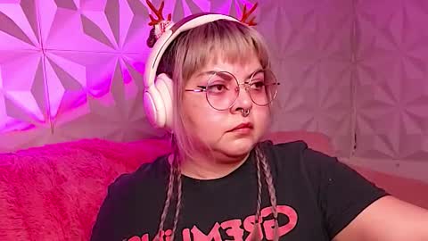 Gina George online show from December 3, 1:24 am