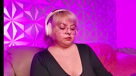 Gina George online show from February 7, 1:42 am