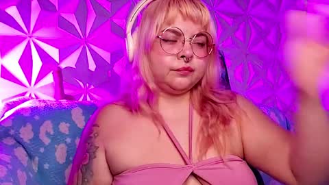 Gina George online show from April 7, 1:17 am