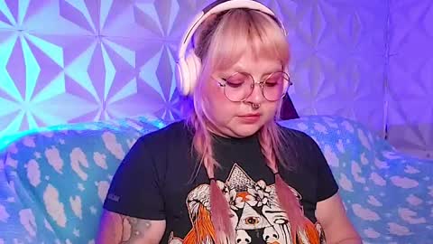 Snapshot of satyn_doll chatting on April 25, 12:13 am Gina George online show from April 25, 12:13 am