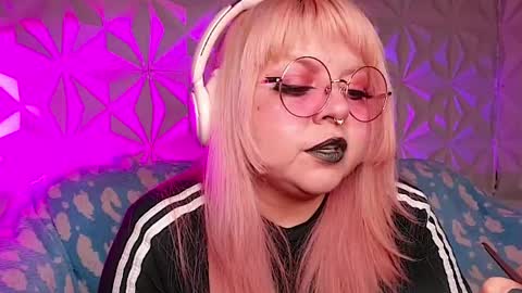 Snapshot of satyn_doll chatting on April 28, 12:53 am Gina George online show from April 28, 12:53 am