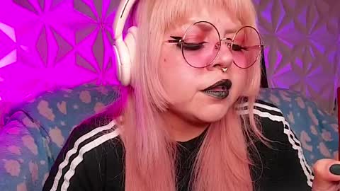 Snapshot of satyn_doll chatting on April 28, 2:27 am Gina George online show from April 28, 2:27 am