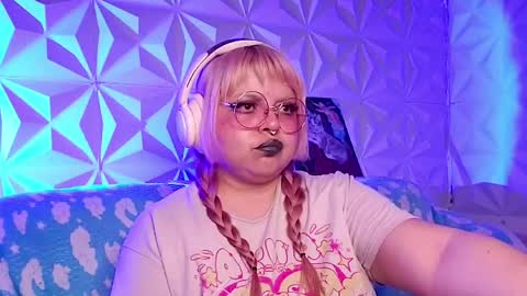 Snapshot of satyn_doll chatting on April 29, 2:37 am Gina George online show from April 29, 2:37 am