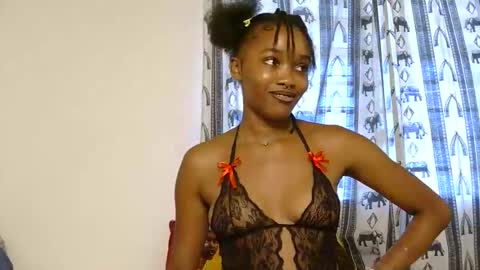 Snapshot of saucy_angels chatting on November 3, 2:18 pm Saucy online show from November 3, 2:18 pm