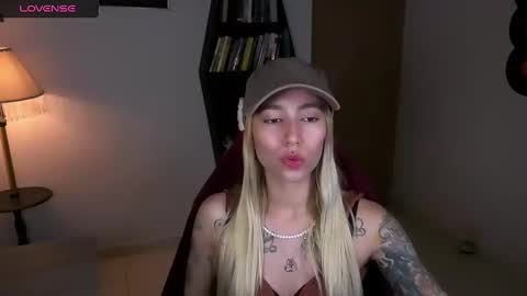 I AM JENN  online show from October 26, 2:39 am