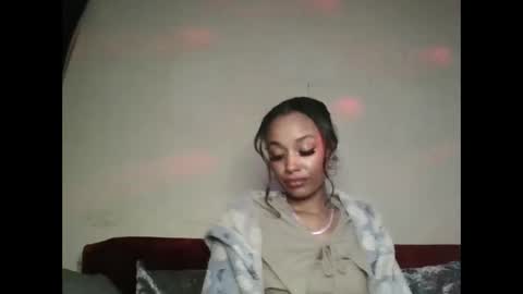 Snapshot of saucy_shanice chatting on May 4, 11:34 pm Shaniiice online show from May 4, 11:34 pm