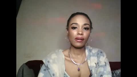 Snapshot of saucy_shanice chatting on May 6, 12:08 am Shaniiice online show from May 6, 12:08 am